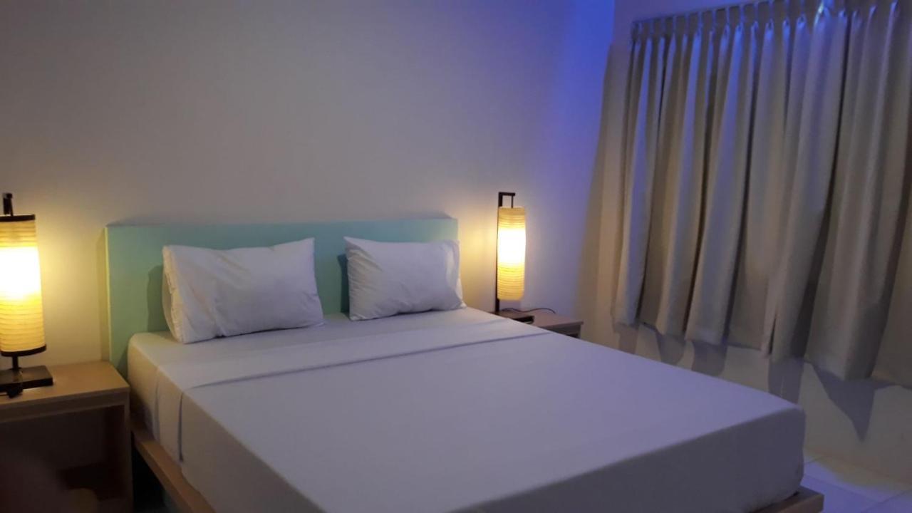 Bujang Lapuk Hostel Sekotong Kültér fotó