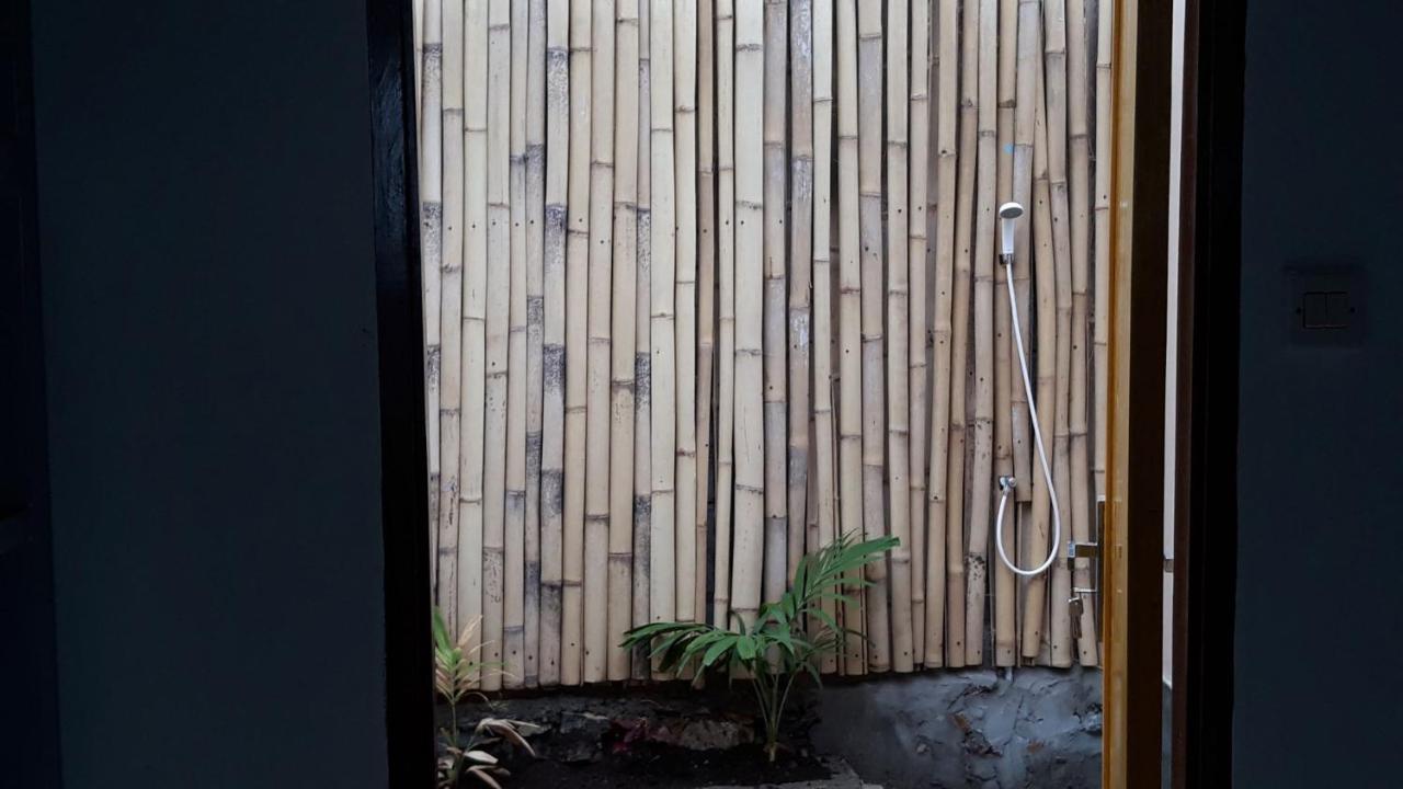 Bujang Lapuk Hostel Sekotong Kültér fotó