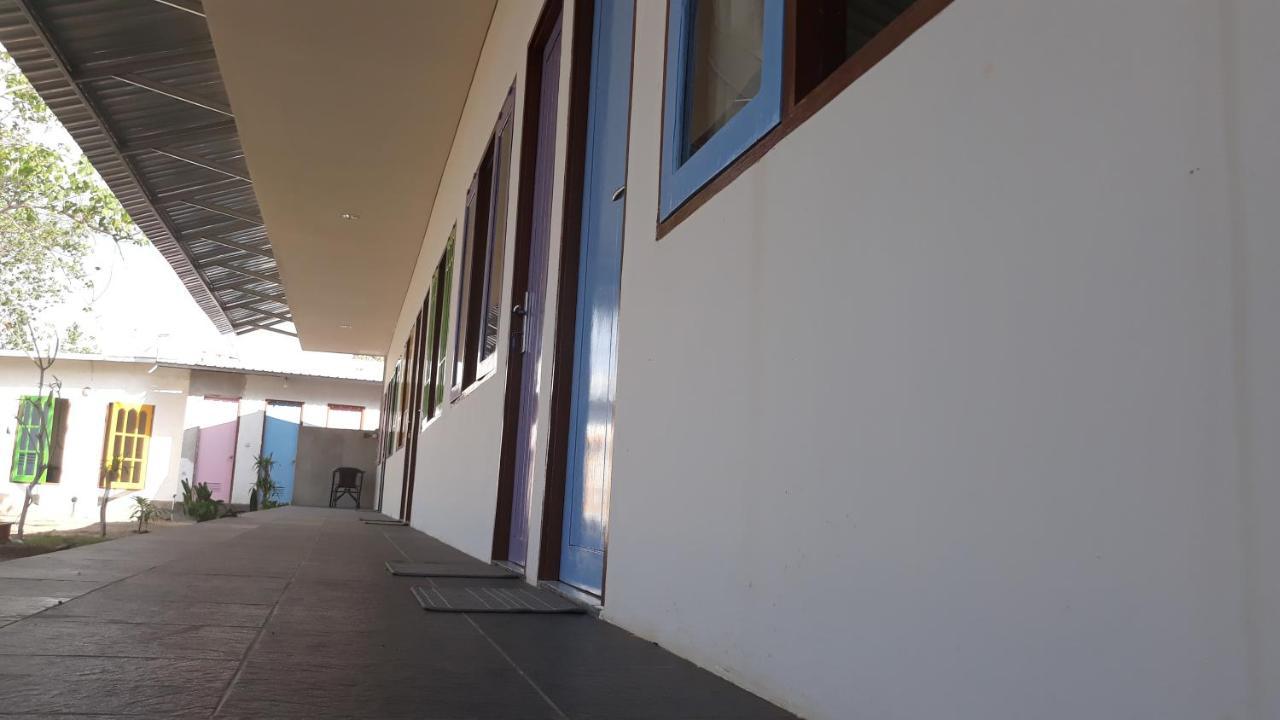 Bujang Lapuk Hostel Sekotong Kültér fotó