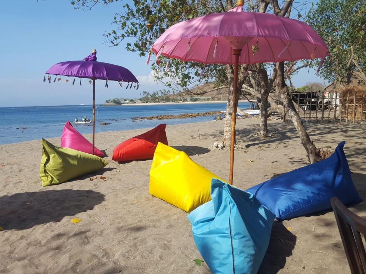 Bujang Lapuk Hostel Sekotong Kültér fotó