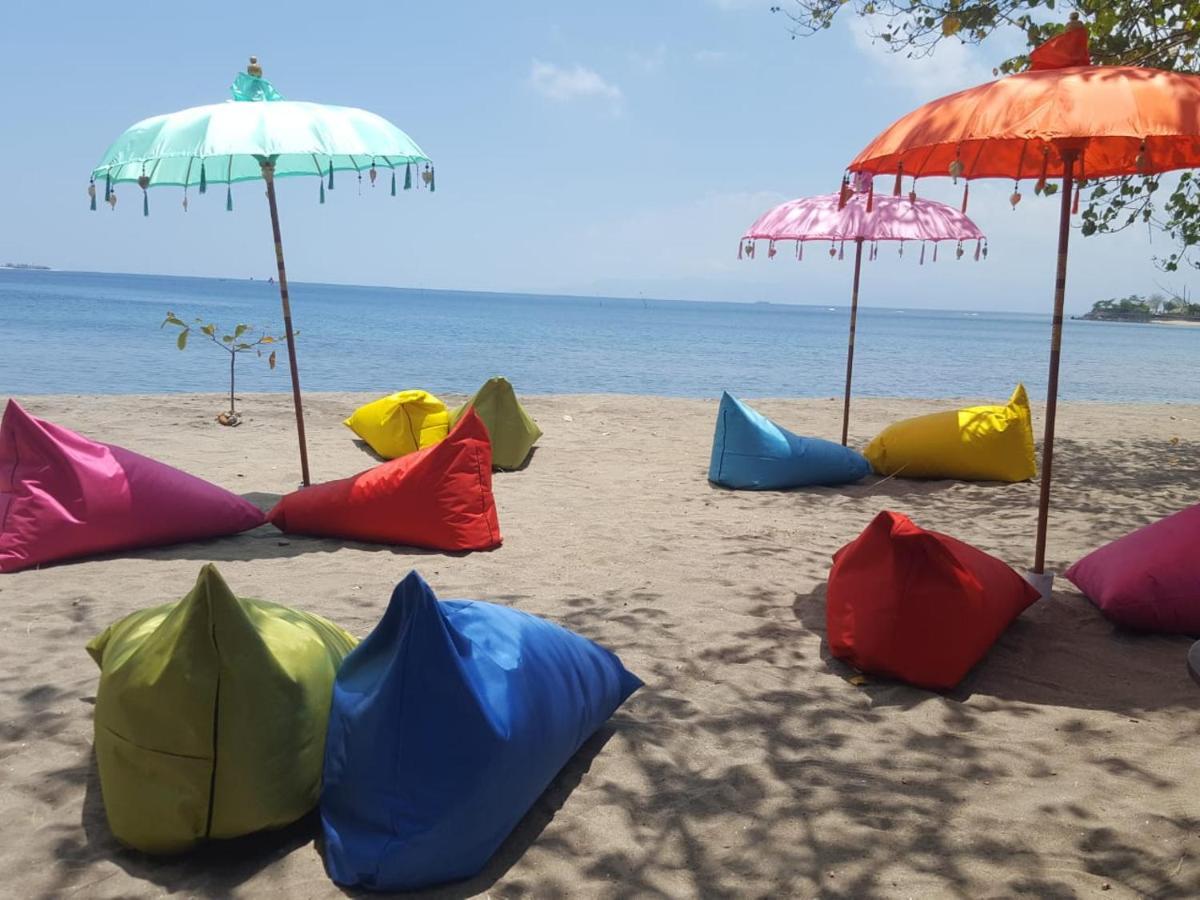 Bujang Lapuk Hostel Sekotong Kültér fotó
